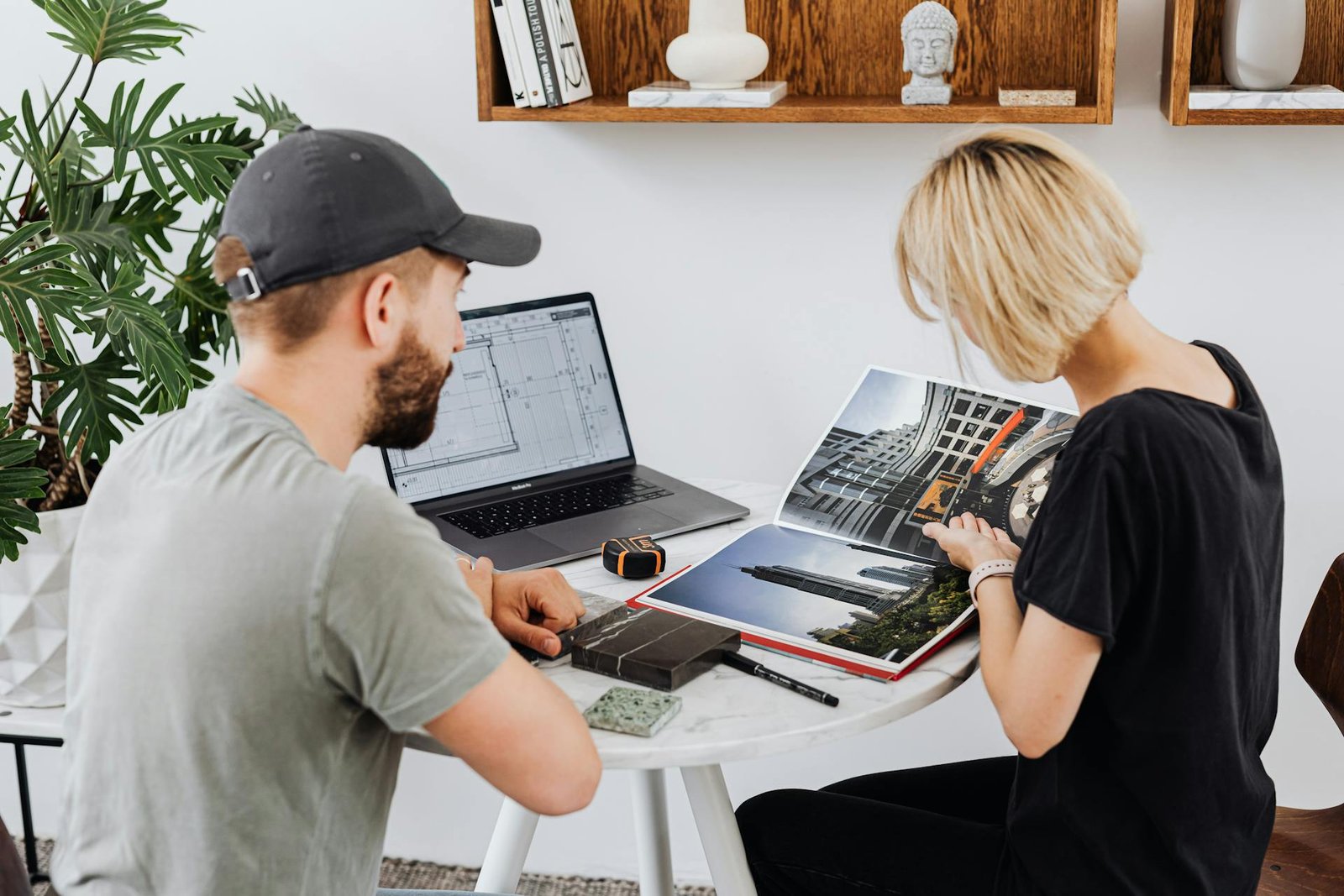 Astuces SketchUp, calibration espaces de travail SketchUp, composants SketchUp, groupes SketchUp, raccourcis clavier SketchUp, inférences SketchUp, templates SketchUp, calques SketchUp, Outliner SketchUp, plugins SketchUp, import DWG SketchUp, export OBJ SketchUp, scènes SketchUp, accélération GPU SketchUp, scripts Ruby SketchUp, LayOut SketchUp, 3D Warehouse SketchUp, Skatter SketchUp, mirror tool SketchUp, dynamic components SketchUp, style builder SketchUp, batch export SketchUp, Sandbox tools SketchUp, Trimble Connect SketchUp, workflows BIM SketchUp